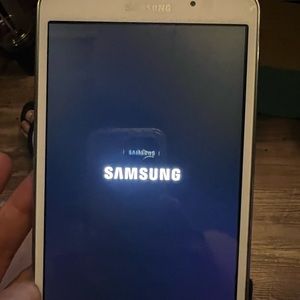 Samsung tablet excellent condition only used for gaming